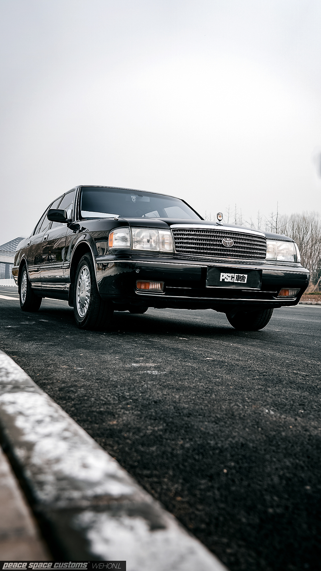 汽车摄影丰田皇冠133