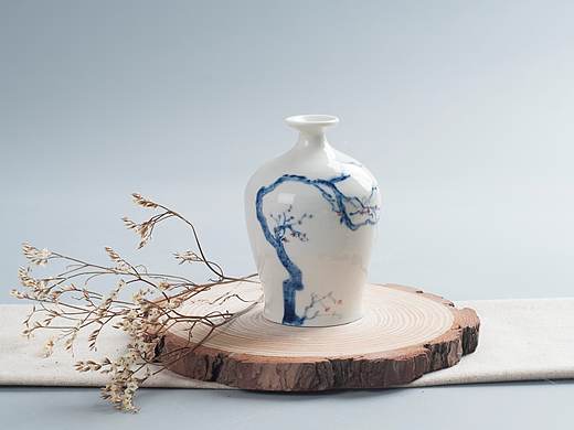 陶艺《梅瓶》青花釉下彩绘