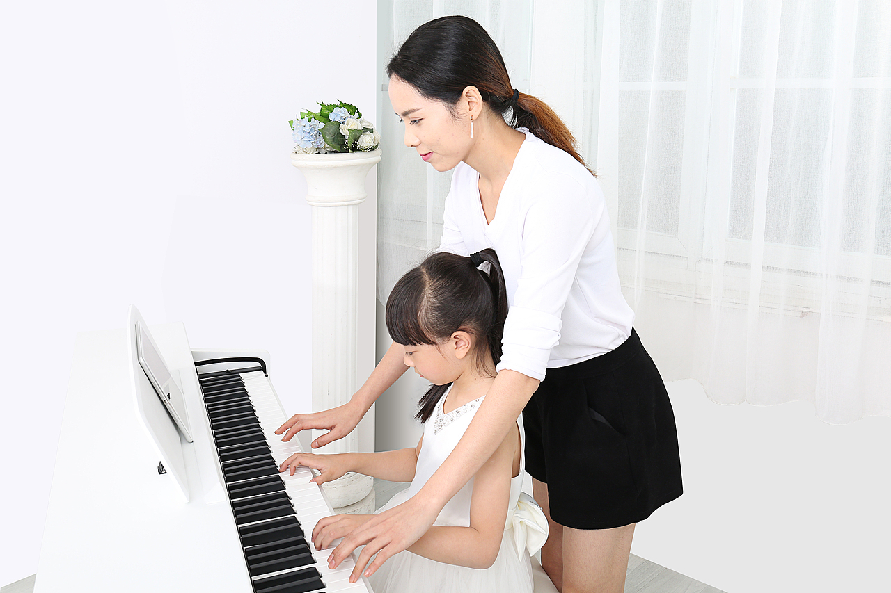 电钢琴摄影修图