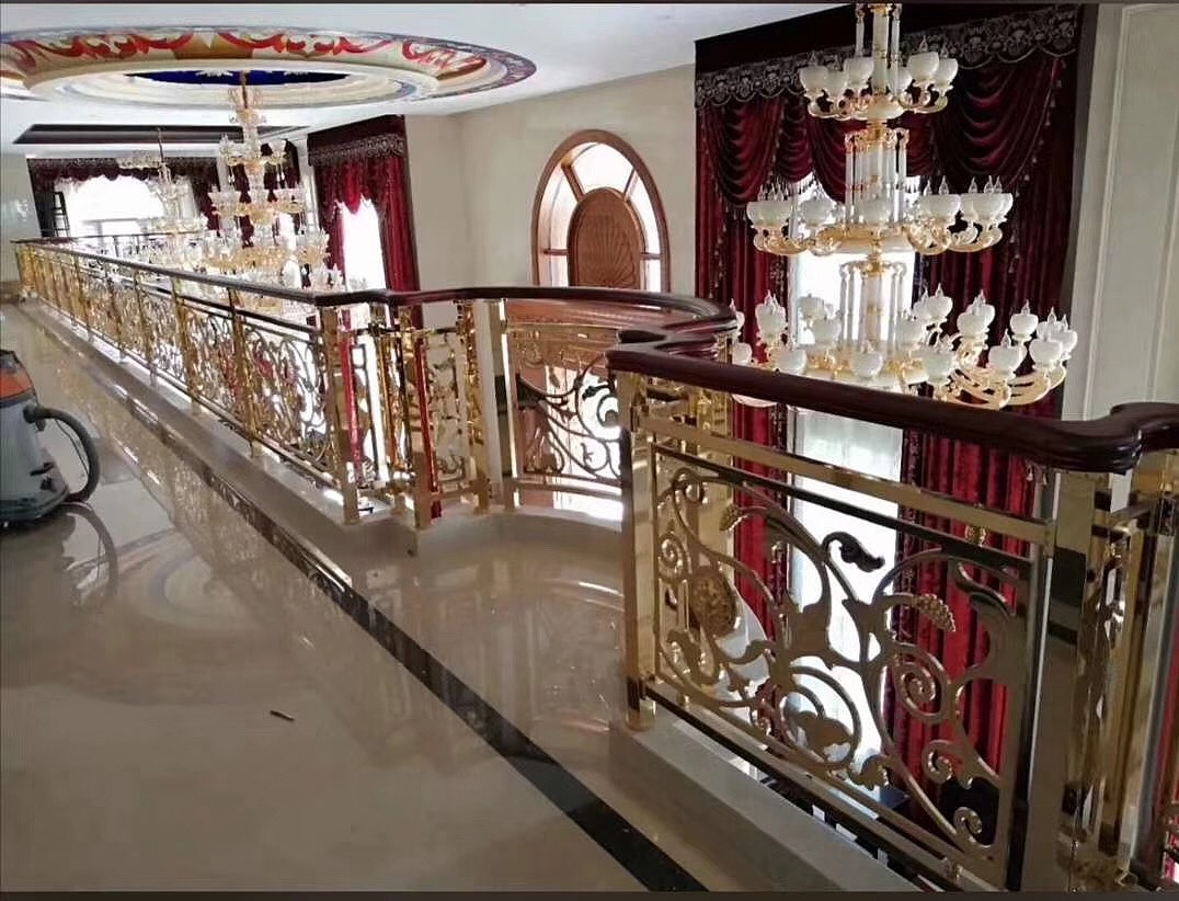 别墅里的楼梯扶手