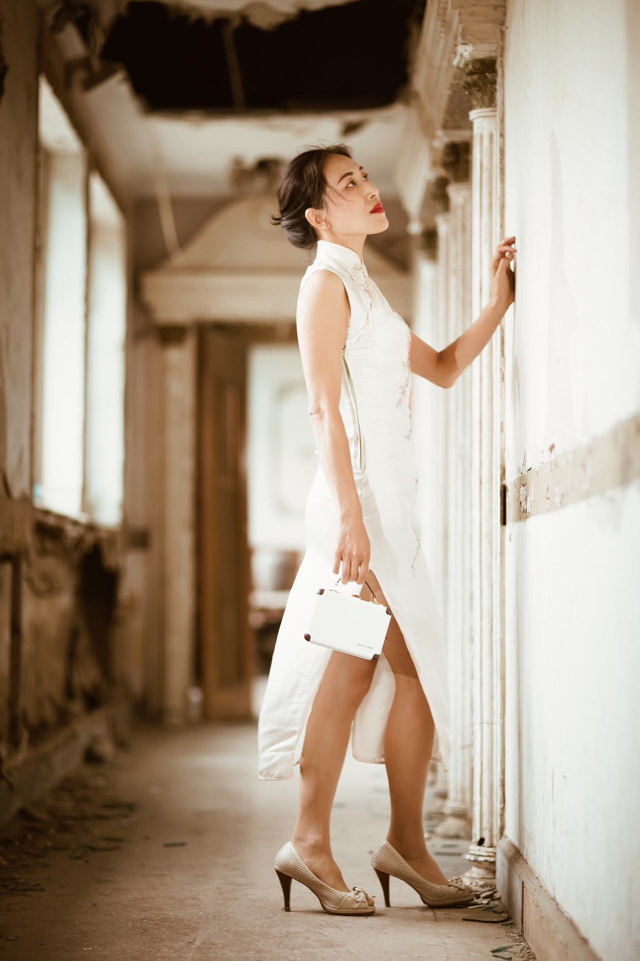 废墟旗袍（图ZMTI5NTA3MDc2） - 人像摄影 - 站酷设计师宁静致远1968原创素材 - 站酷ZCOOL