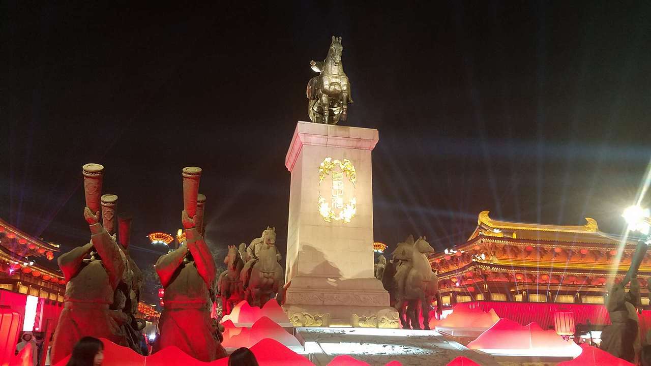 中国所有的城市里，有哪几个城市可以吧汉服融合进城市（图ZMTkzNTUzMTU2） - 其他平面 - 站酷设计师小胡子原创素材 - 站酷ZCOOL