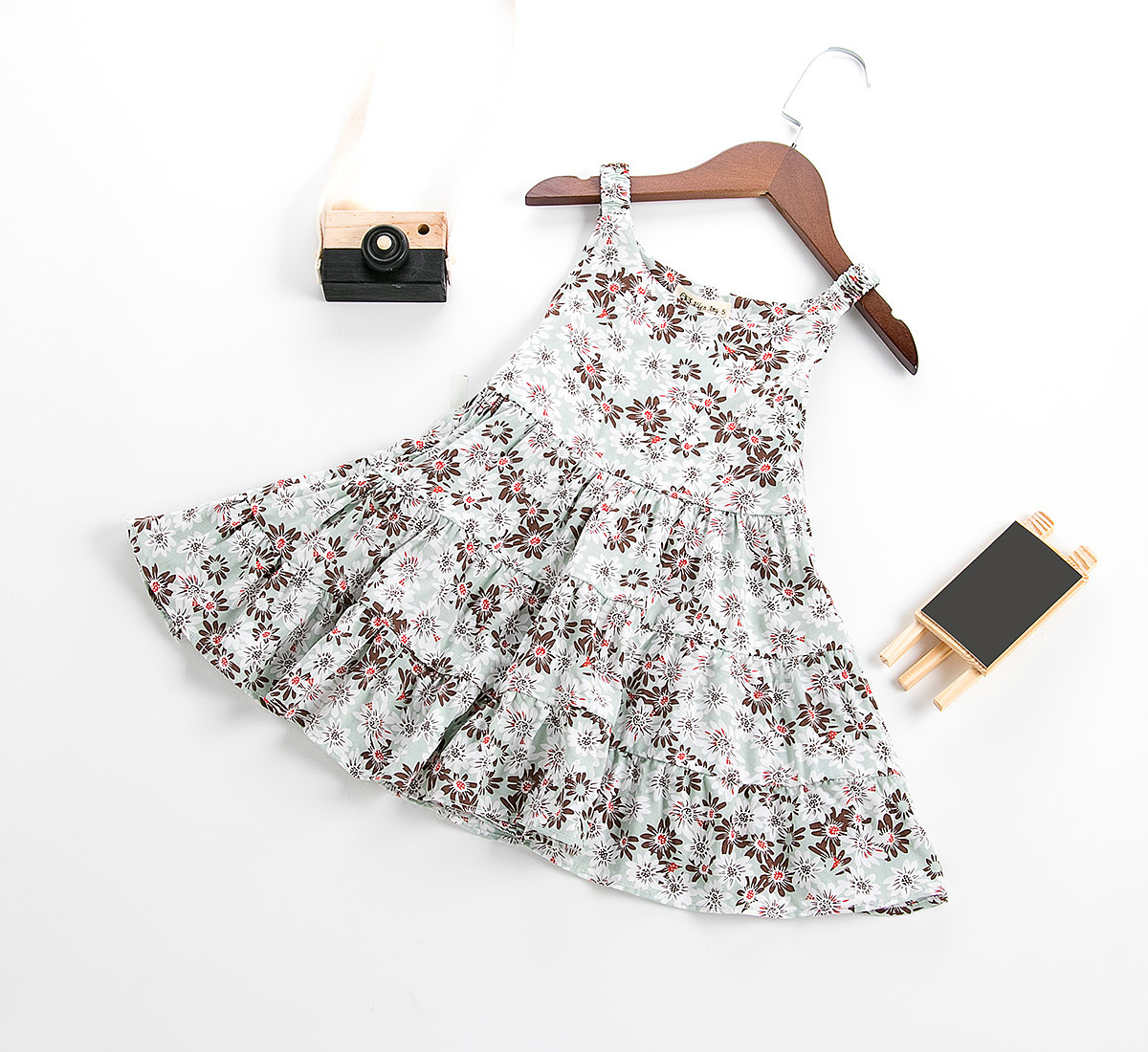 女童装花裙子静物拍摄（图ZMTExNzg5NTI4） - 产品摄影 - 站酷设计师茉莉and香片原创素材 - 站酷ZCOOL