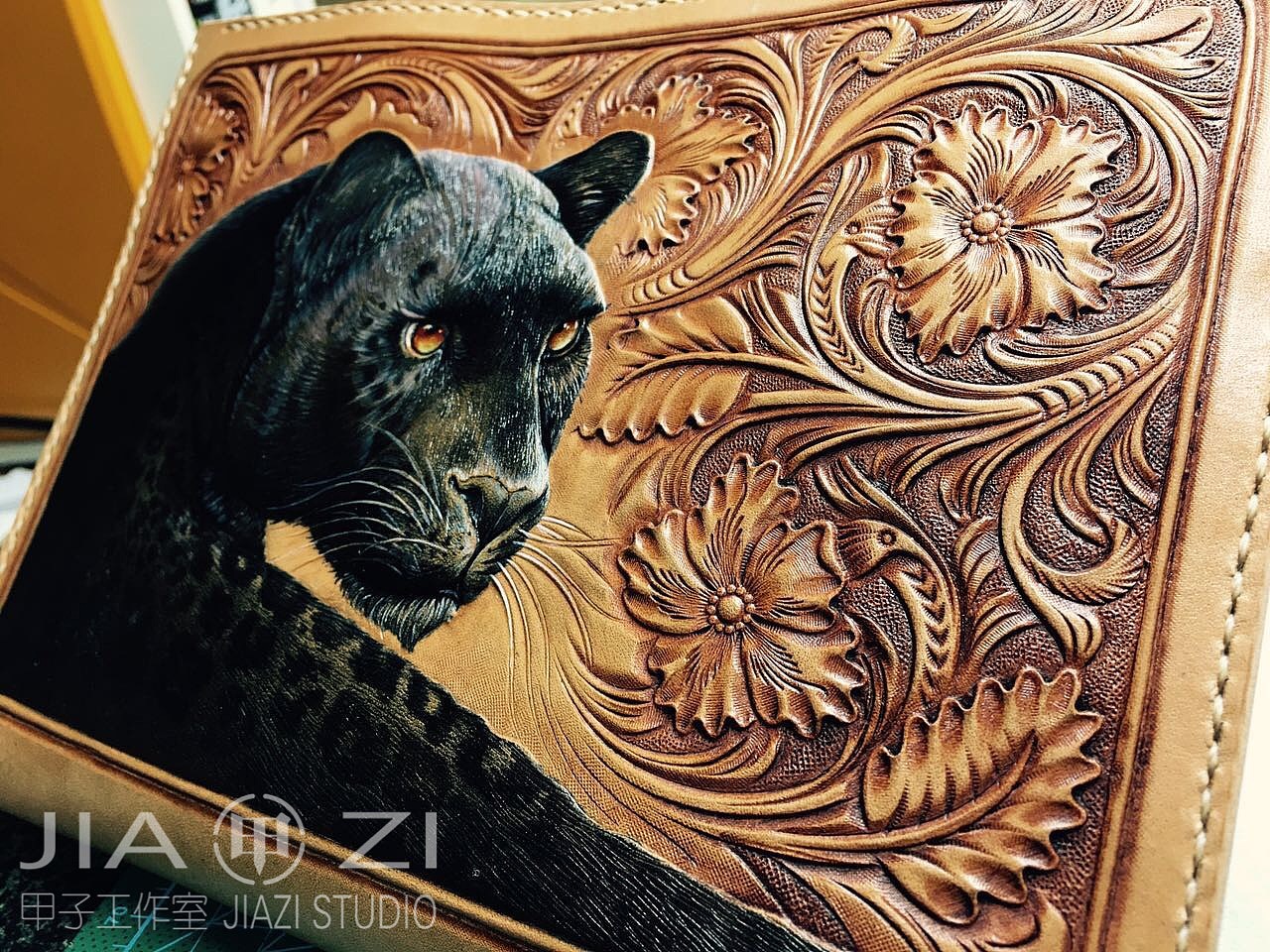 皮艺工作室 黑豹唐草手包|手工艺|工艺品设计|甲子_原创作品-站酷