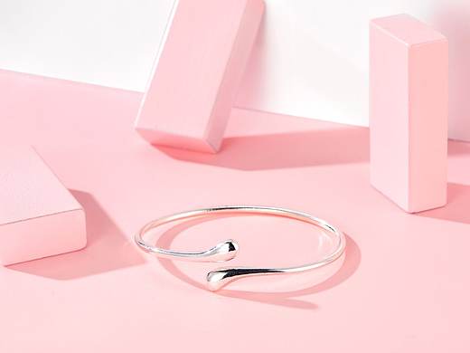 一只狐狸，一个手镯！