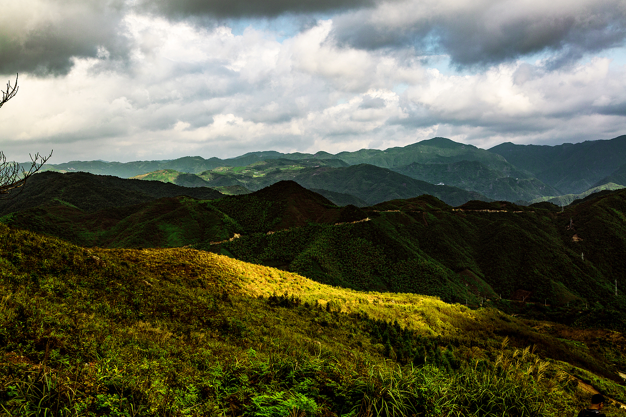 迷雾覆卮山
