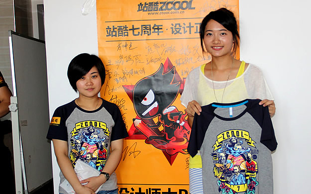 领到奖品的小伙伴