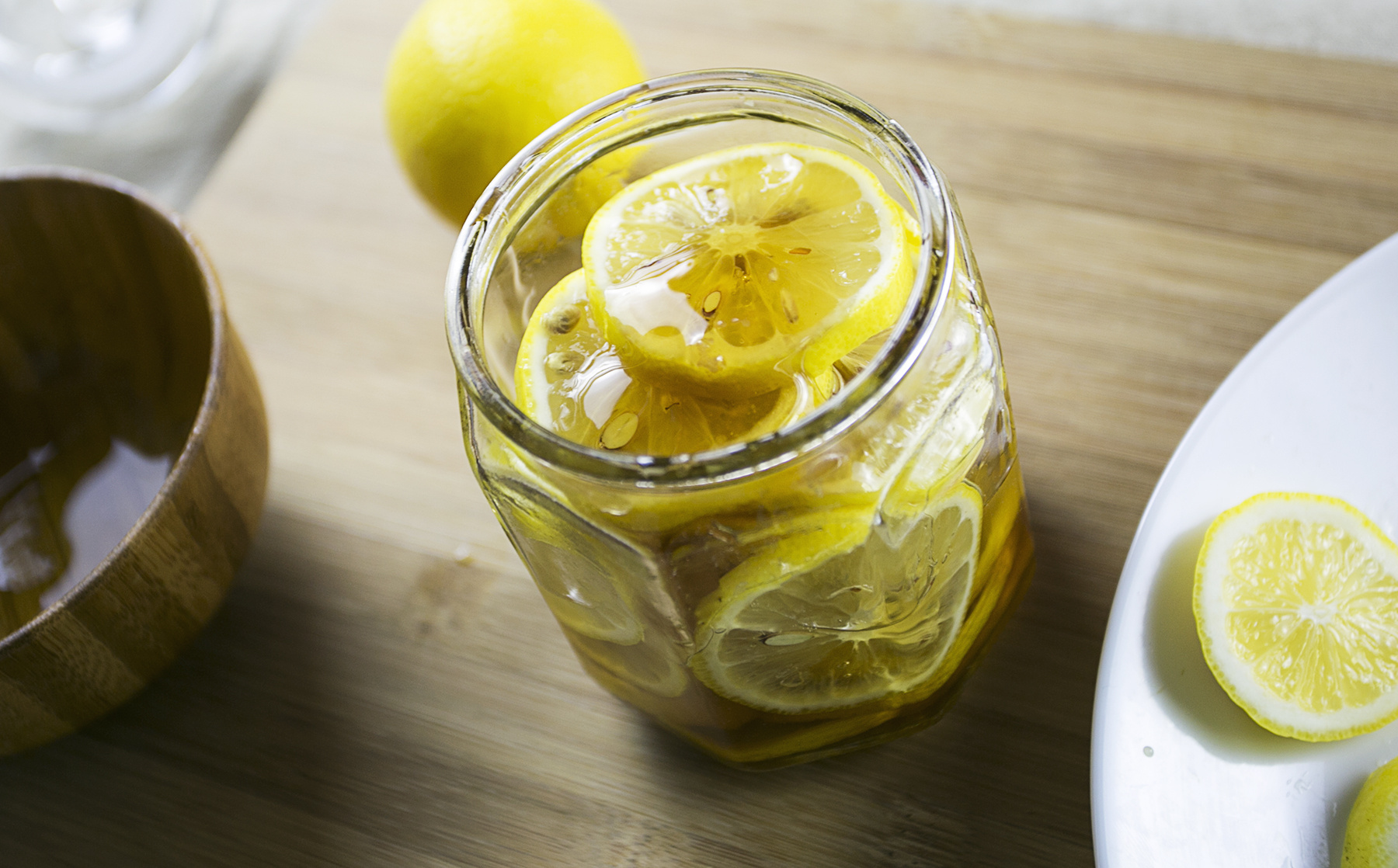 对热衷水果美容的女性,柠檬更是其不可或缺的美容主角.