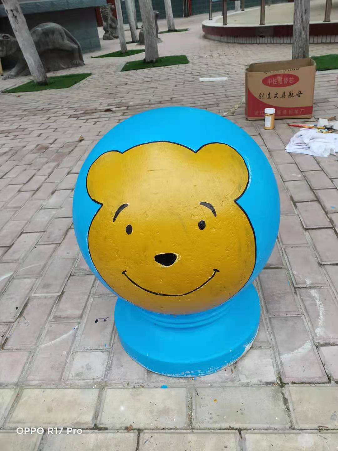 彩绘石球石墩路障手绘画圆球绘画路障挡车石壁画球彩绘