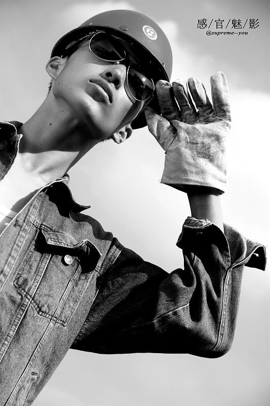 @supreme--you 黑白摄影作品(钢铁厂)