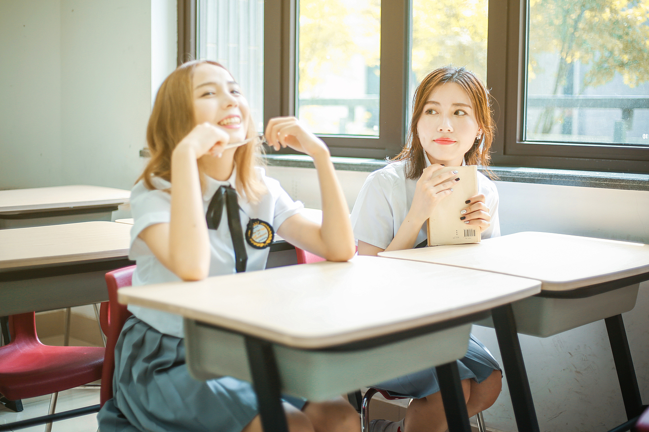 校园闺蜜拍摄（图ZOTE2NDQzMTI=） - 人像摄影 - 站酷设计师大叔背个猫原创素材 - 站酷ZCOOL