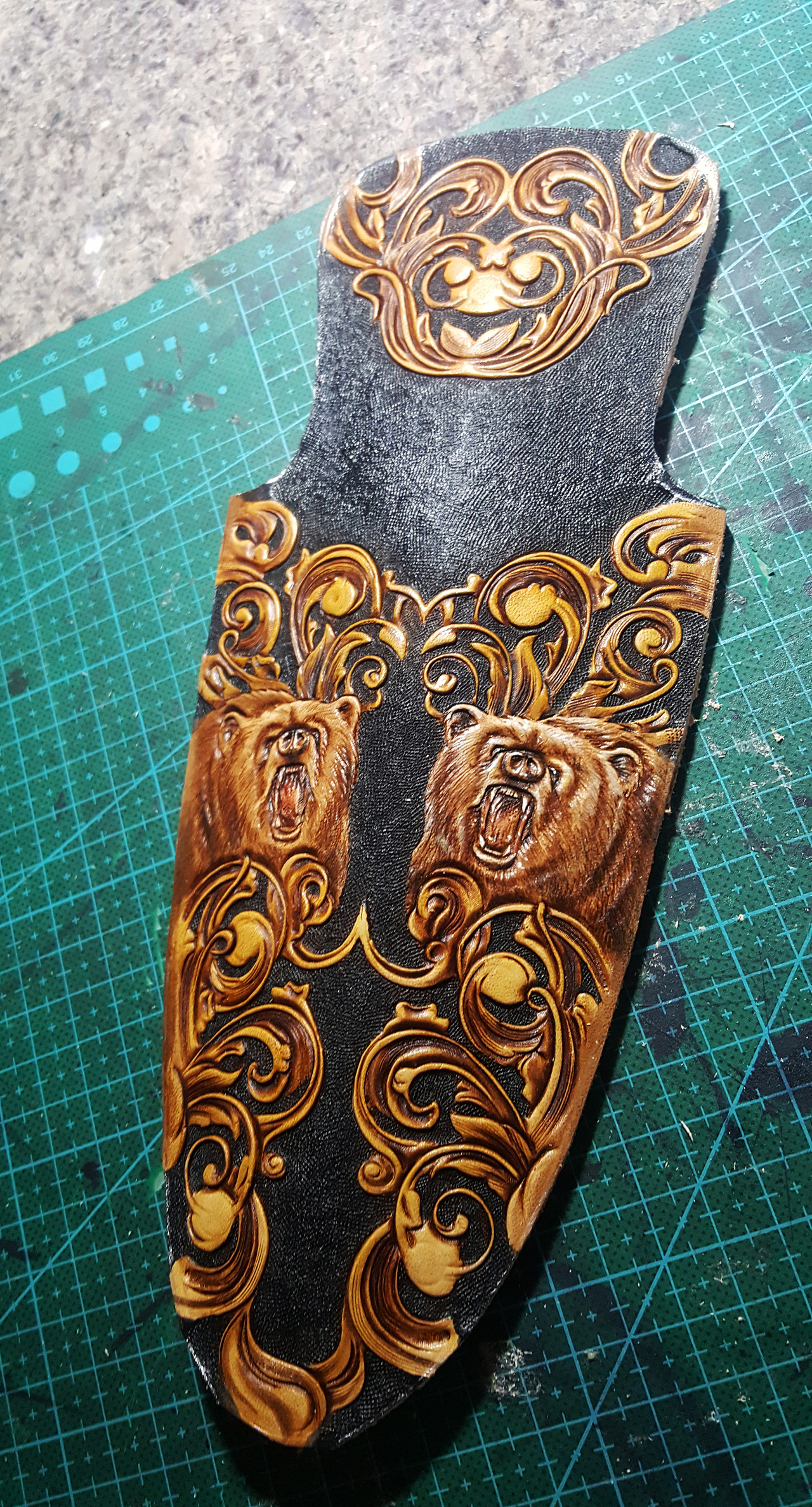 奢侈美——野熊腰刀鞘