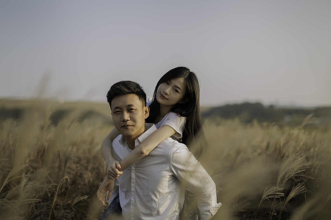 爱意弥漫在芦苇荡的秋风里「深圳情侣写真」（图ZMjg0OTA2NTEy） - 人像摄影 - 站酷设计师摄手座DA原创素材 - 站酷ZCOOL