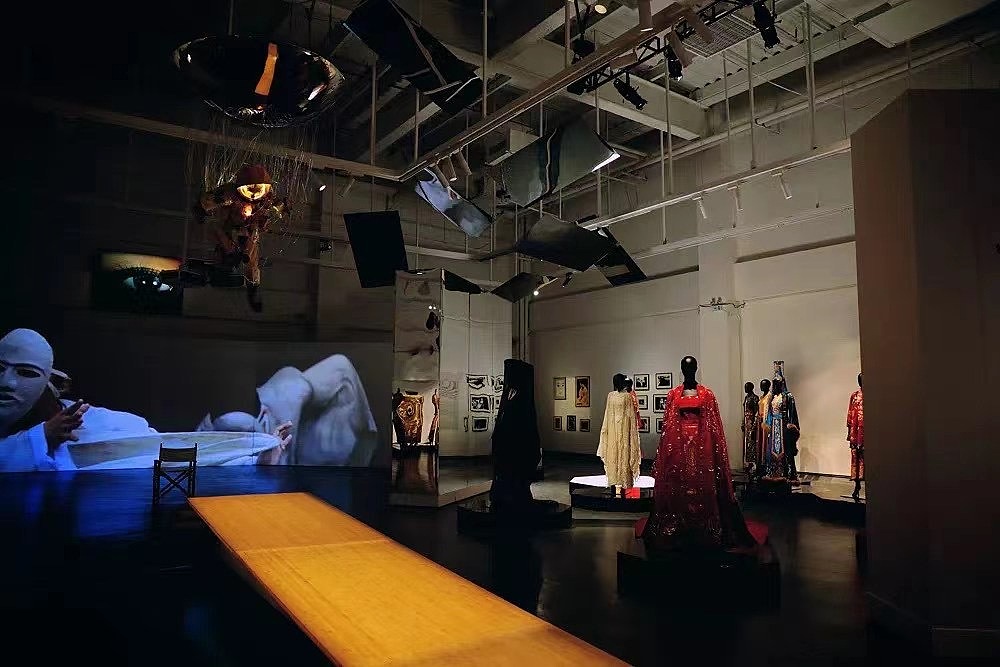 当代艺术展布展呈现（图ZMzQ0MDM2MjAw） - 舞台美术 - 站酷设计师上海墙绘3D画原创素材 - 站酷ZCOOL