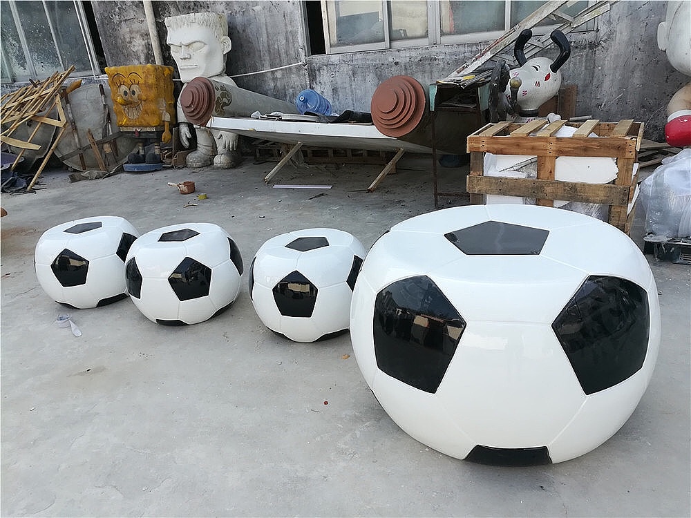 玻璃钢休闲座椅雕塑足球造型休闲椅模型玻璃钢雕塑定制