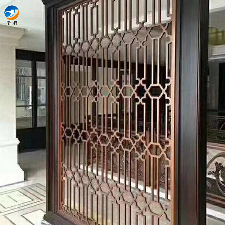 小伙用一块铜板雕刻出新图案艺术铜屏风