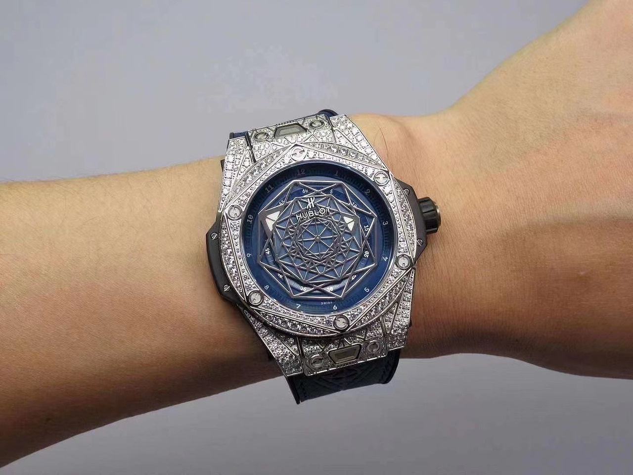 wwf牛年巨献,宇舶big bang系列—刺青满钻腕表