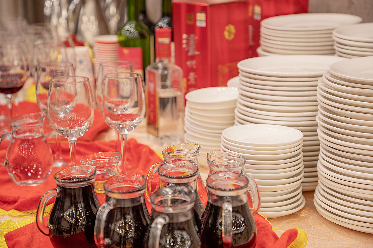 果盘碟子盘子喜糖茶壶迎宾台喜字贴名册红酒酒杯