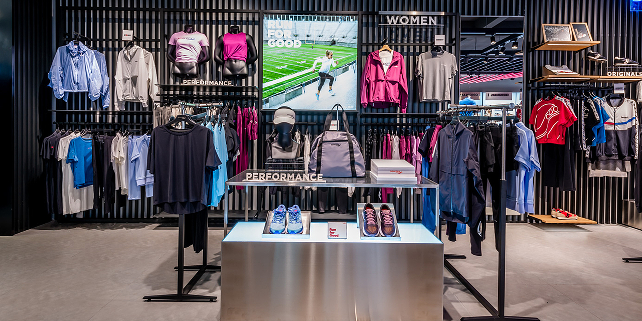 索康尼主打专业科技的高端运动品牌