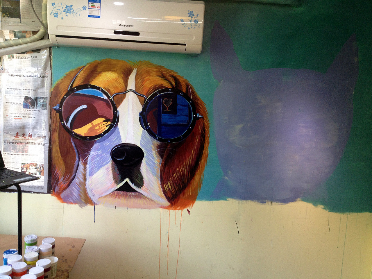 画到墙上的画之神犬小七和阿旺