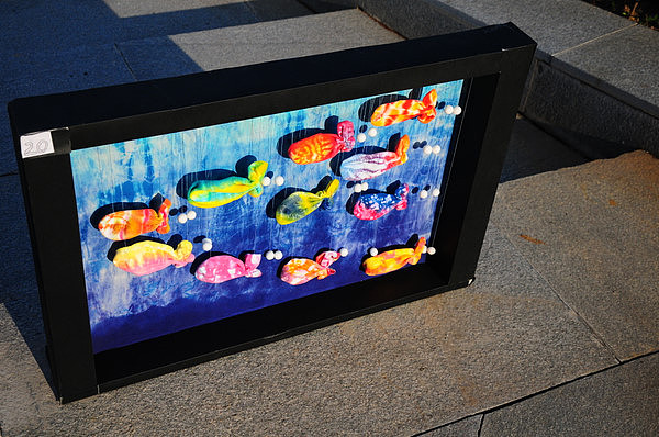 这次又玩了扎染，用袜子染得小鱼，背景也是扎染的 算是工艺品吧 哈哈（图ZNTIwMjExMg==） - 创作习作 - 站酷设计师陈征MOKA原创素材 - 站酷ZCOOL