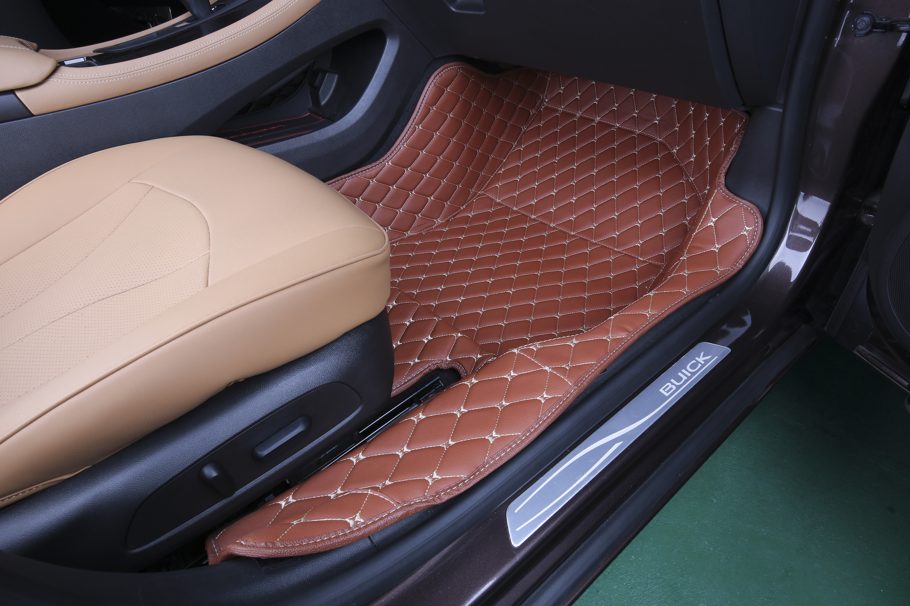 已调色 17款君越汽车脚垫图