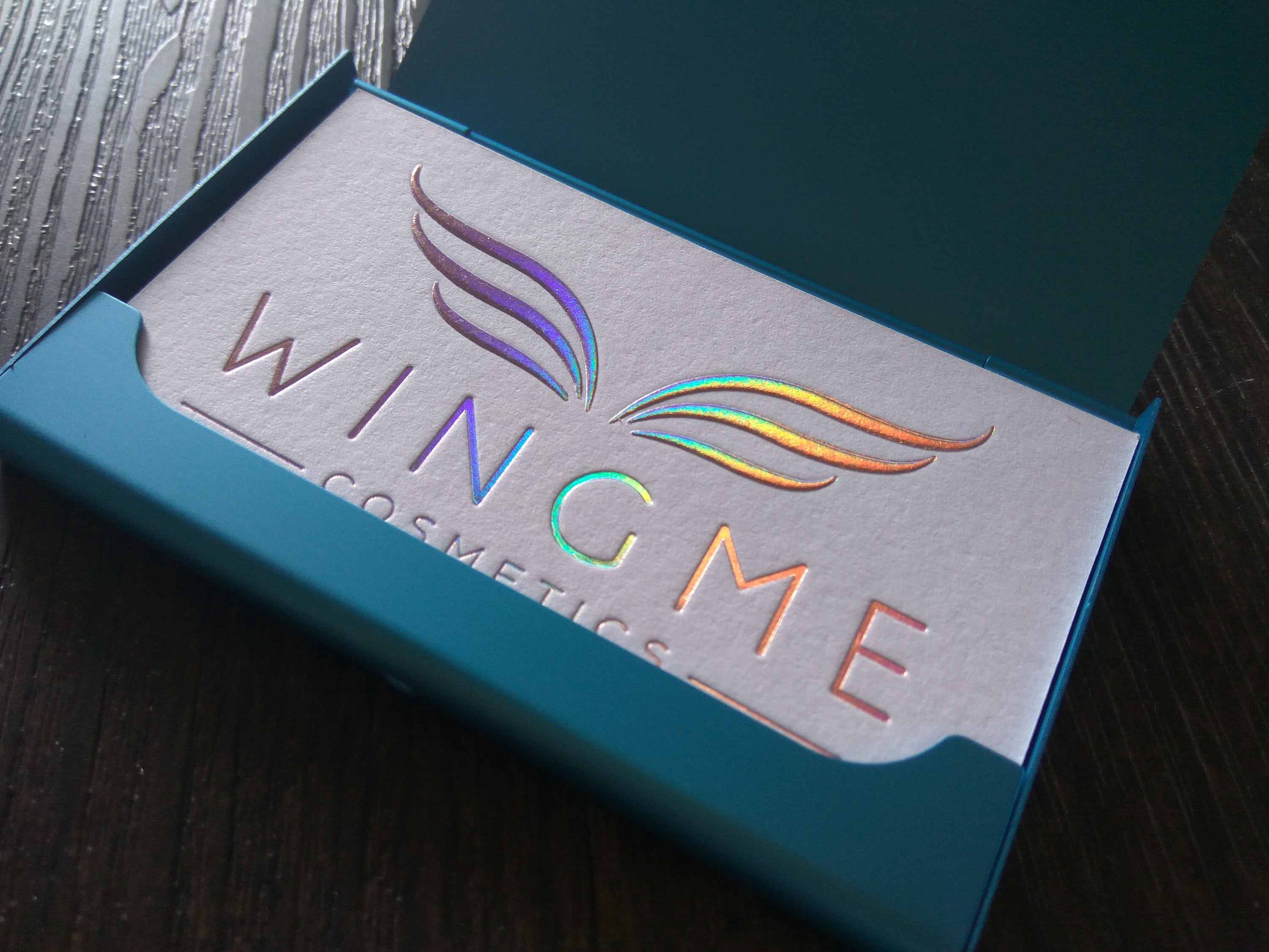 来一款七彩烫金压凹加凹凸名片|手工艺|其他手工艺|简约人纸品_原创