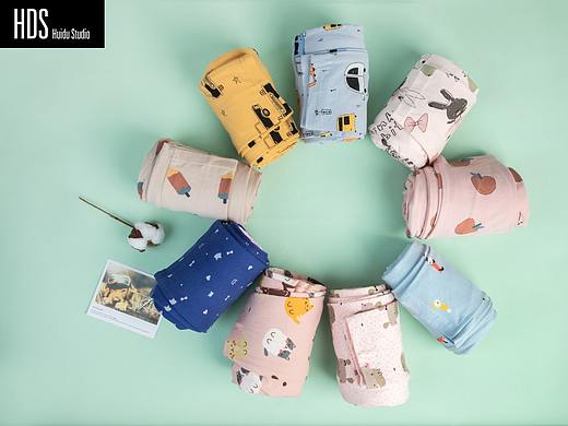 童装静物组合图片拍摄