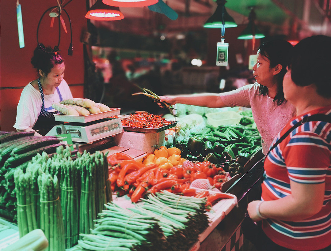 清晨,人们开始为一天的饮食而忙碌