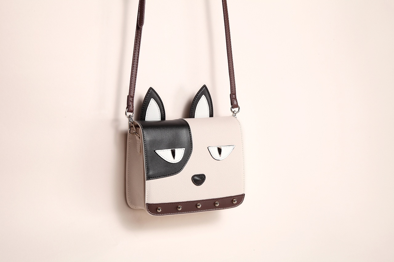 包包创意拍 清新文艺场景图拍摄 甜美可爱女包模特摄影