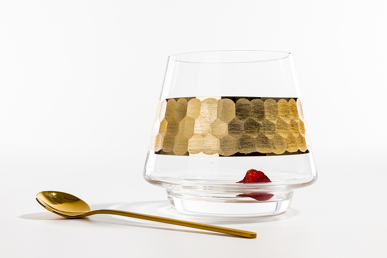 《月亮 太阳》| 水杯 | 酒杯 | 玻璃杯 | 餐具（图ZMTkzMDAxOTMy） - 产品摄影 - 站酷设计师一毛拍美器原创素材 - 站酷ZCOOL
