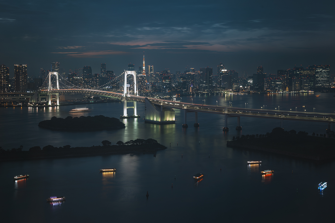 东京湾,在台场的富士电视台展望台上面拍的.