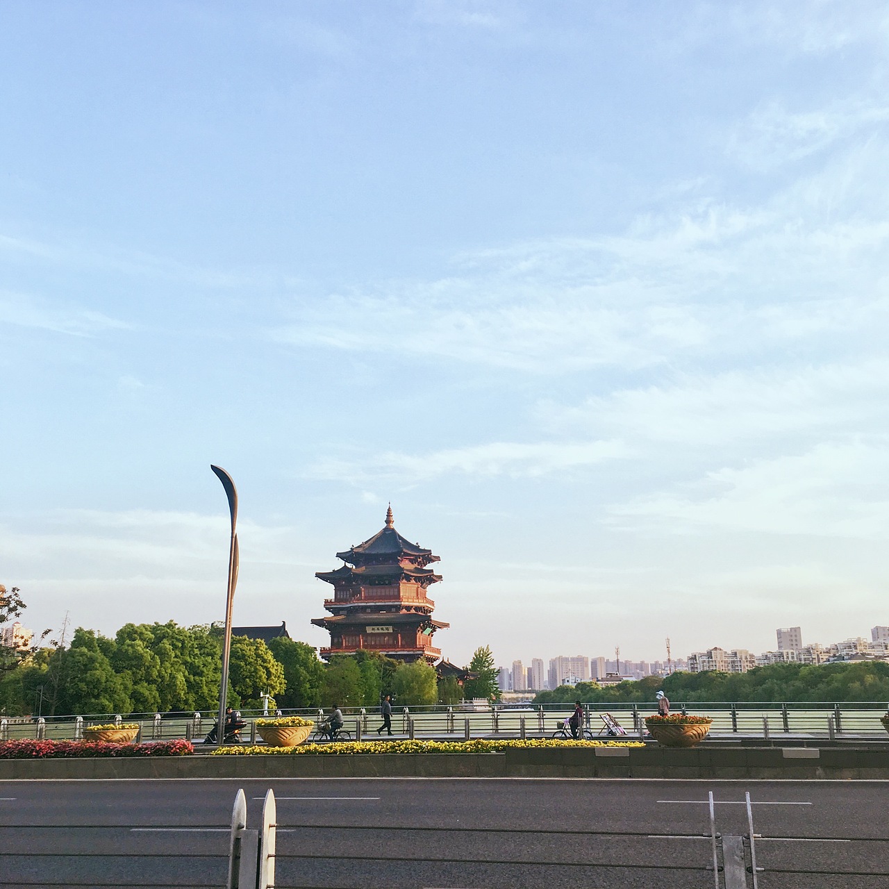 骑上单车沿路拍下一片美景