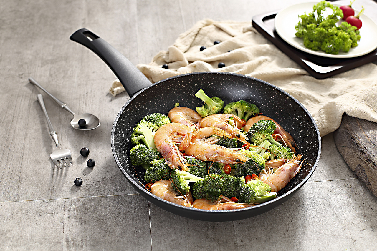 不粘煎锅（图ZMTczMzEwODU2） - 产品摄影 - 站酷设计师易扬原创素材 - 站酷ZCOOL