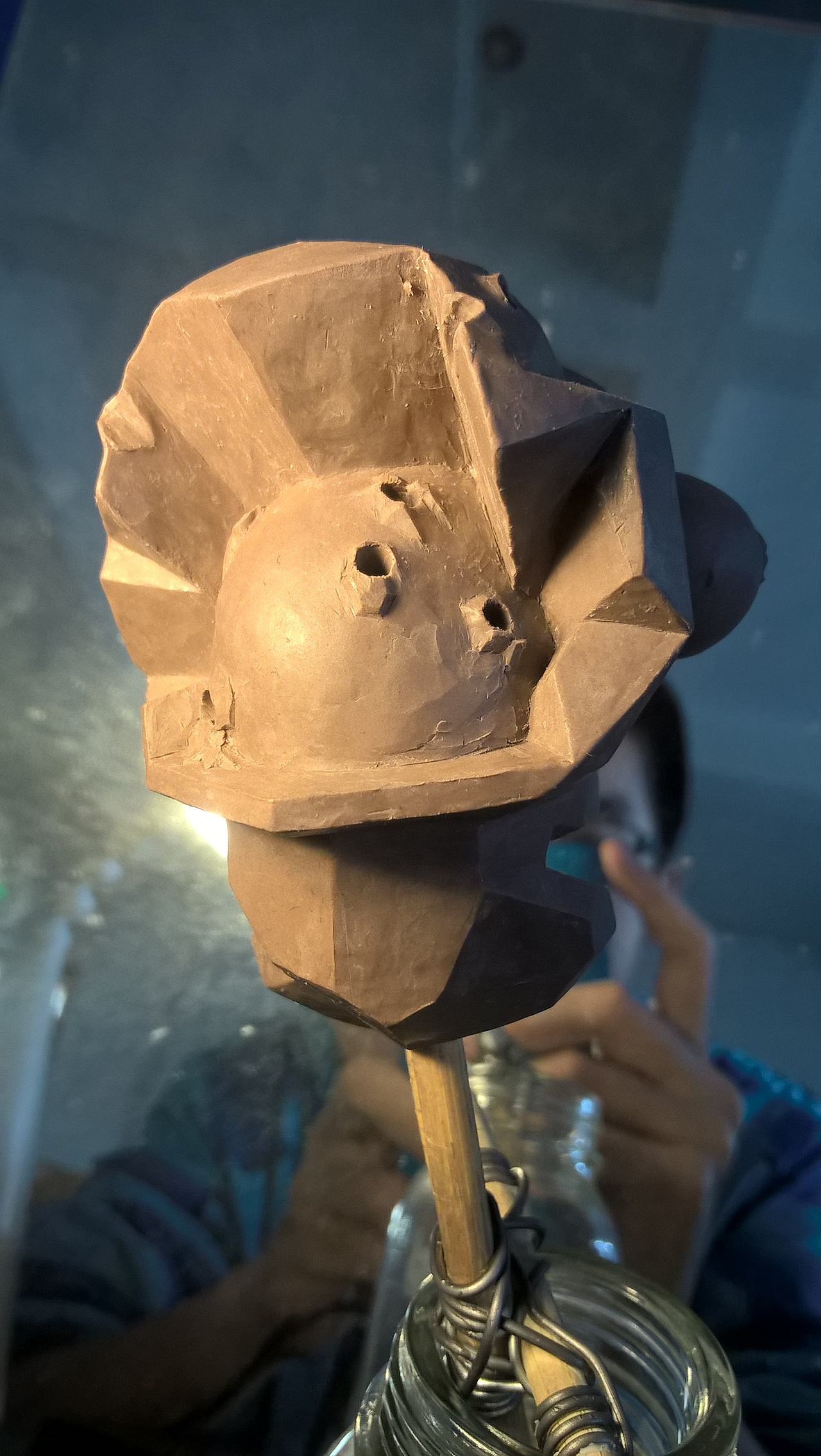 “咧嘴僵尸头”——雕像