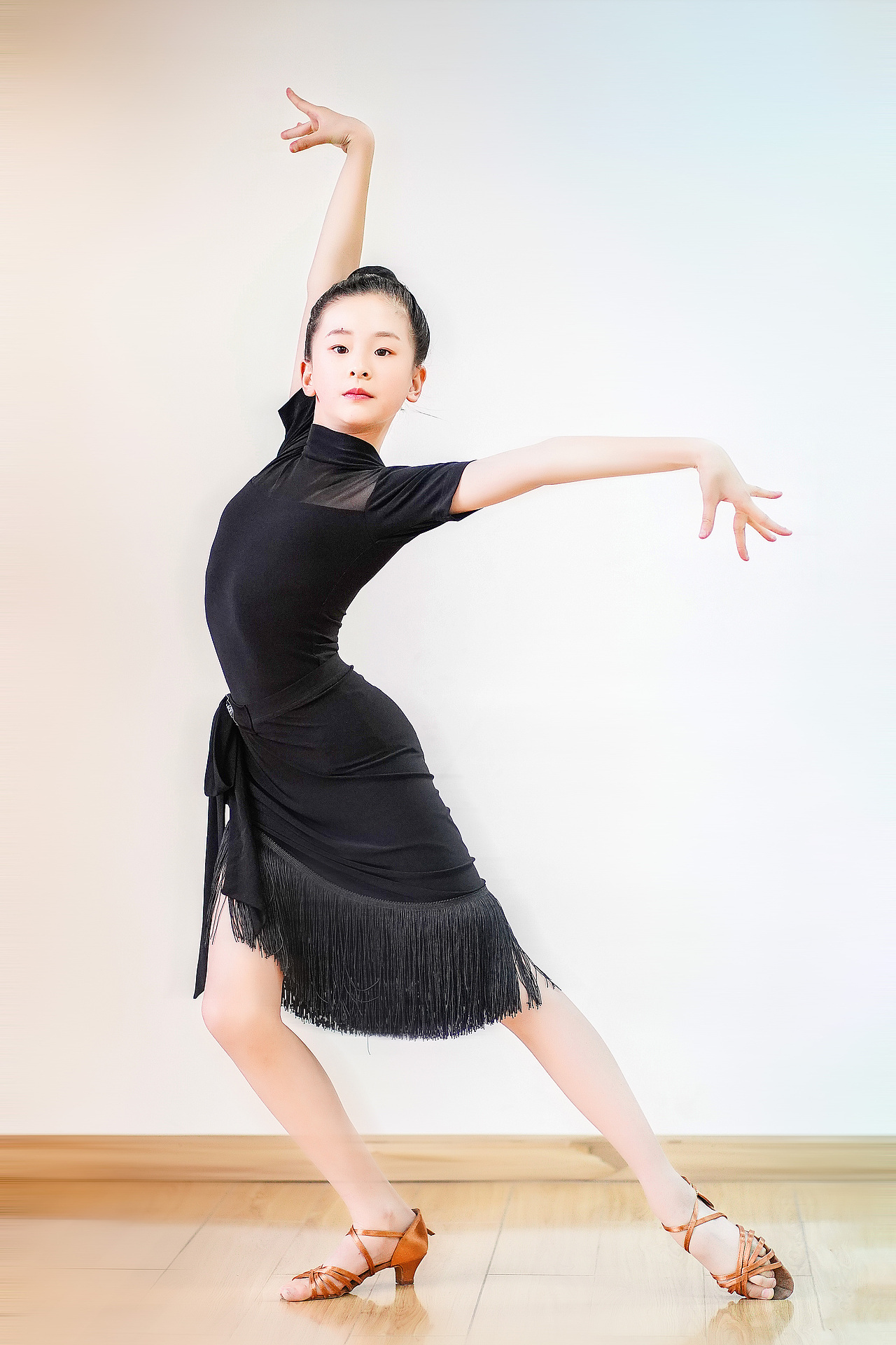 热爱跳舞的女孩原色调