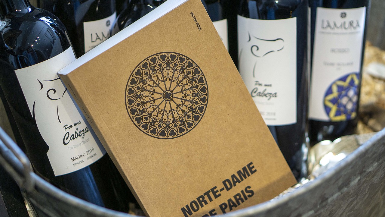 【书籍设计】Oct.作品集（图ZMjI5NjQ4NzE2） - 书籍/画册 - 站酷设计师談天原创素材 - 站酷ZCOOL