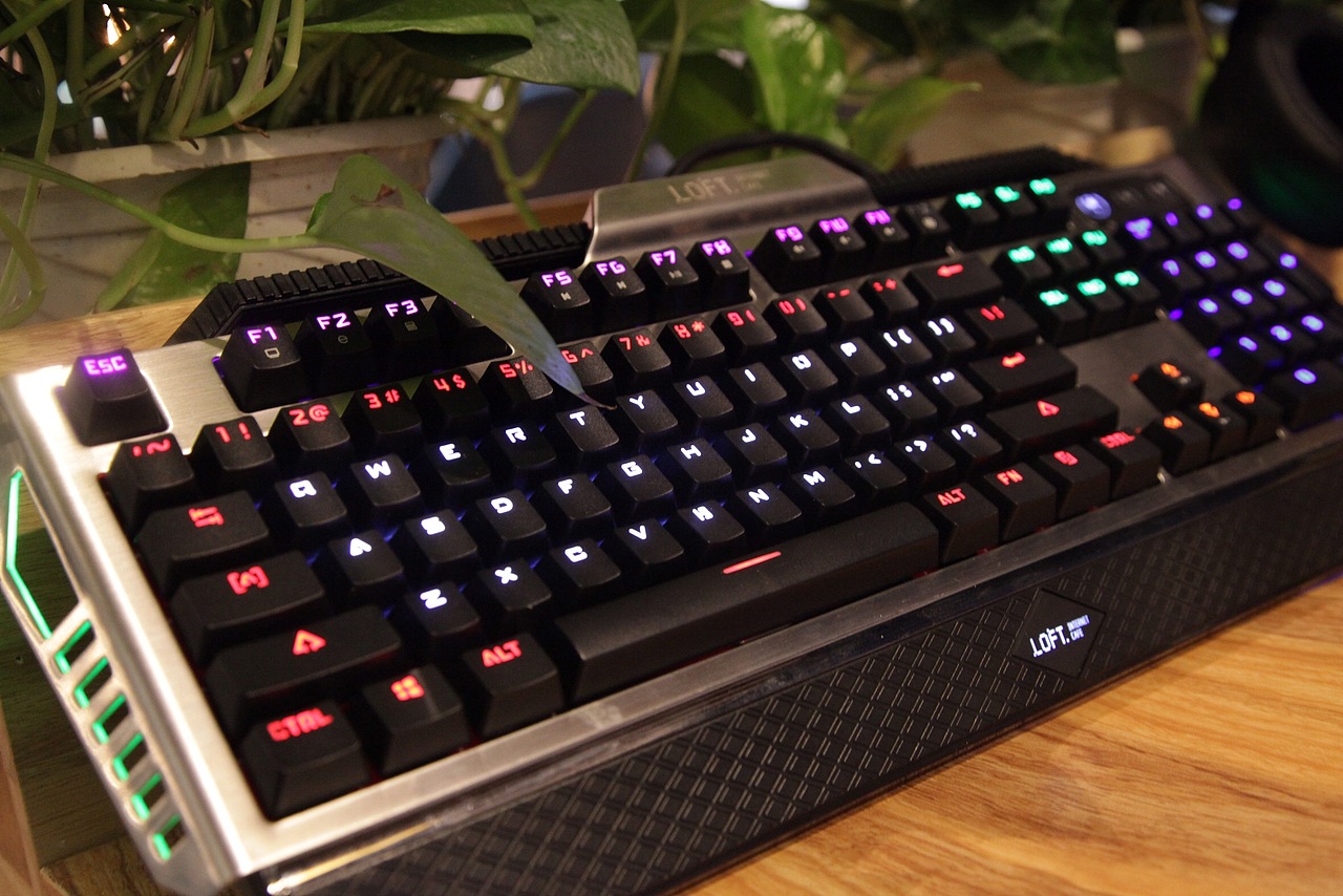 乐特网咖 Loft  Internet Café 全国跨界概念网咖连锁/ 品牌vis视觉设计
