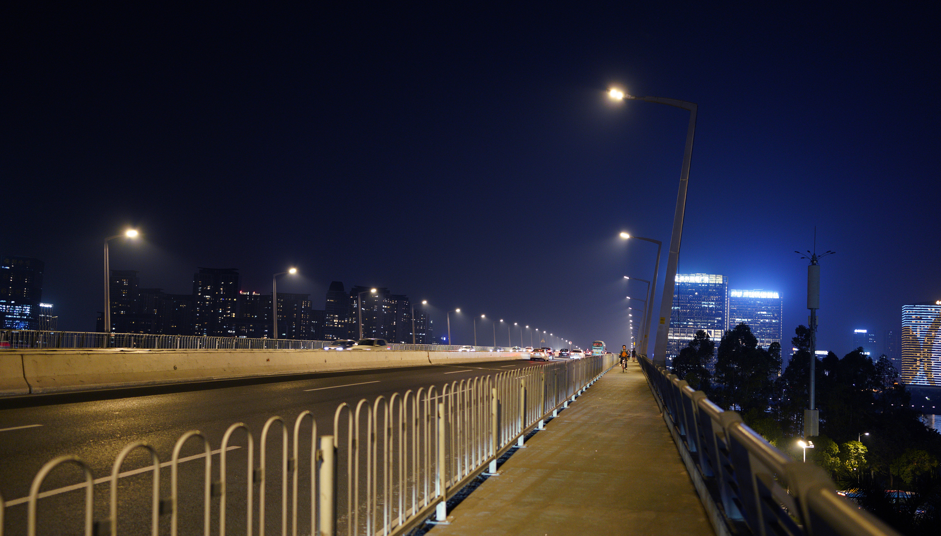 广州滨江路夜景图片