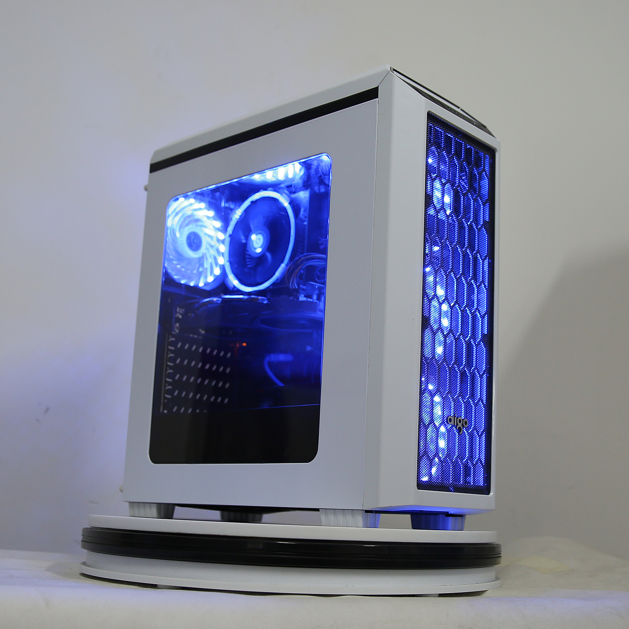 日常修圖。修電腦主機(jī)機(jī)箱，簡(jiǎn)陋的拍攝器材，拙略的修圖技術(shù)。（圖ZNzExODE2ODg=） - 產(chǎn)品攝影 - 站酷設(shè)計(jì)師袁圈圈起床尿尿了原創(chuàng)素材 - 站酷ZCOOL