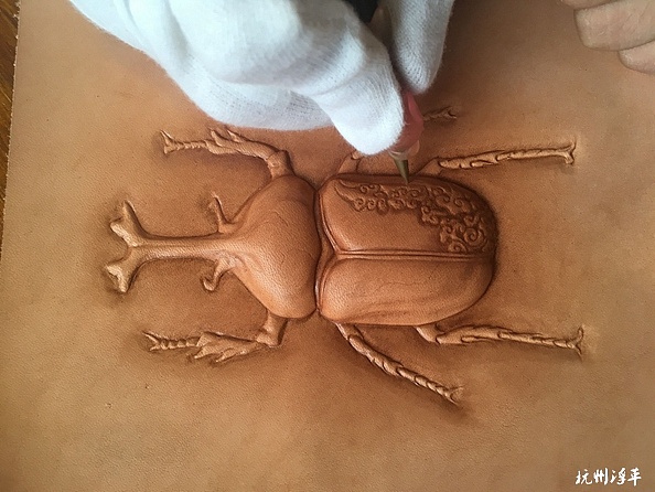 王嘉庆动物昆虫皮塑浮雕作品