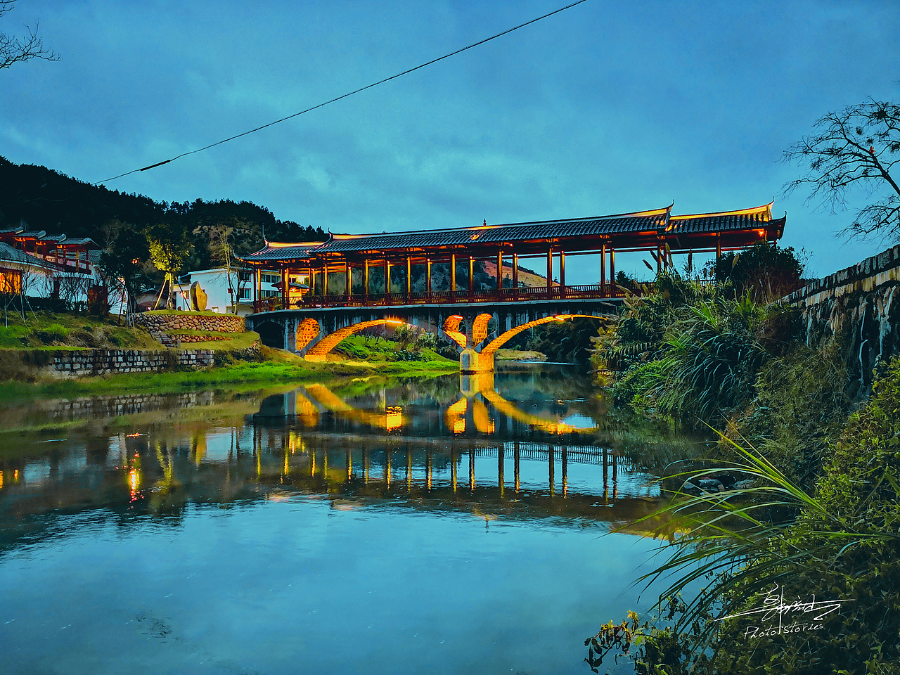 「月洲村」月上洲头