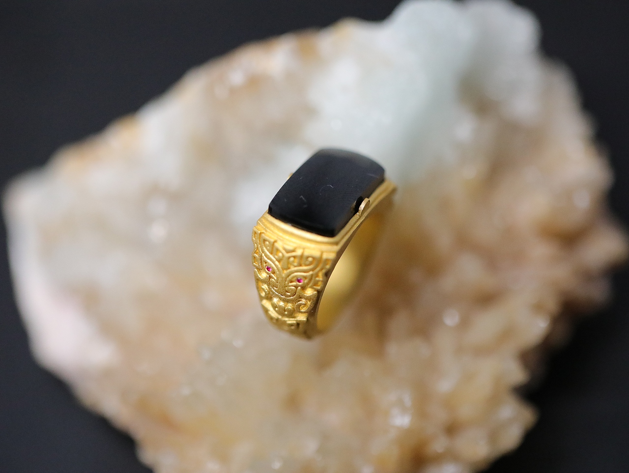 一枚有份量的～传统饕餮纹足金戒指