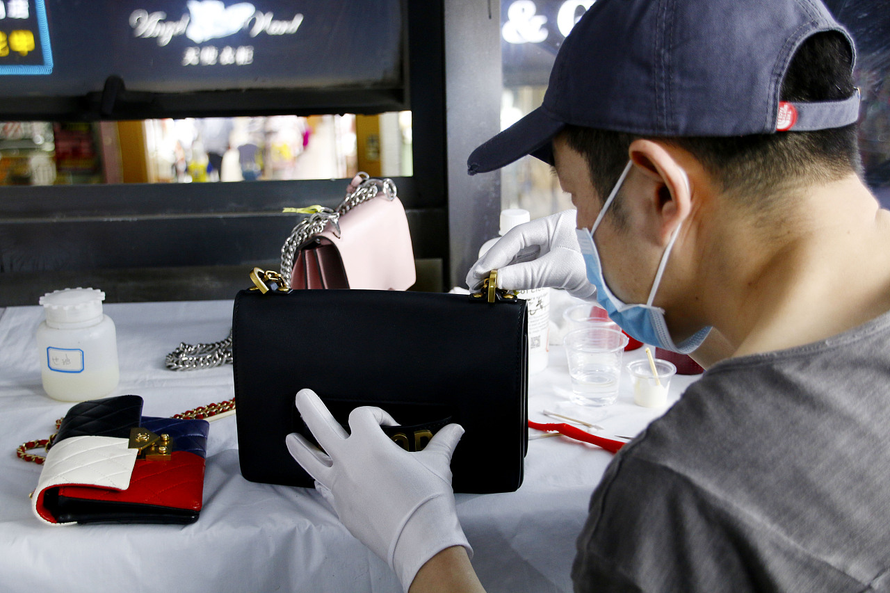 实拍楼衣世界奢侈品皮具皮衣包包修复翻新维修护理保养