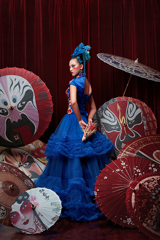 寂寞宫廷灯辉影