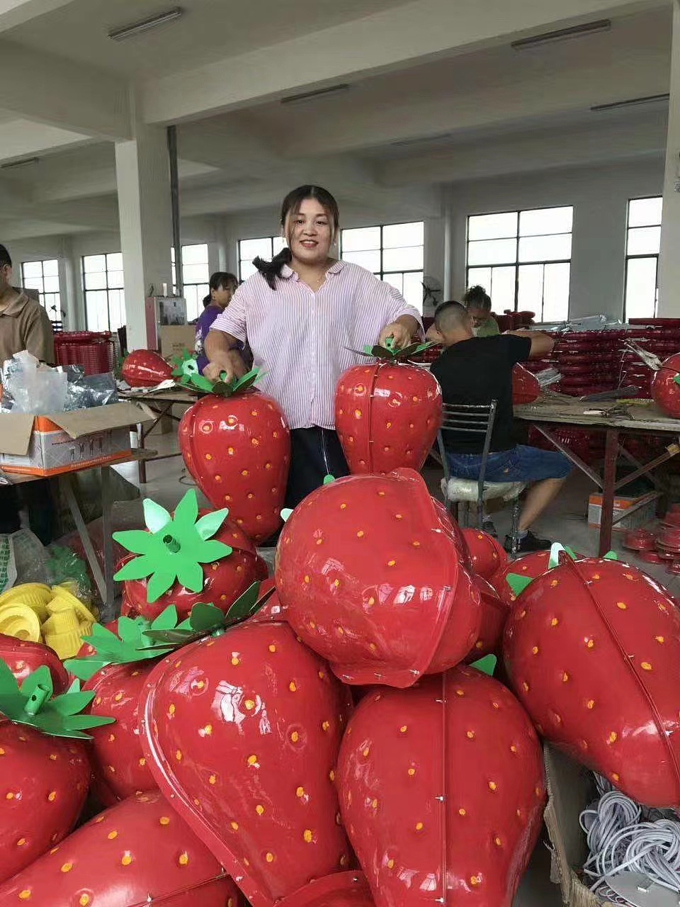 特色产业路灯杆装饰西瓜葡萄白菜樱桃桔子苹果草莓水果