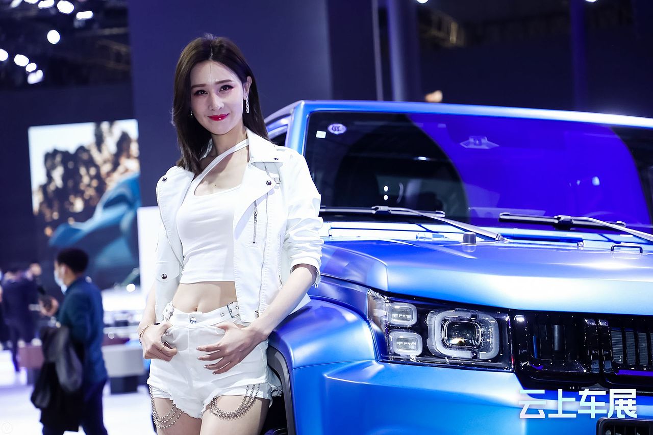 车展上的小姐姐
