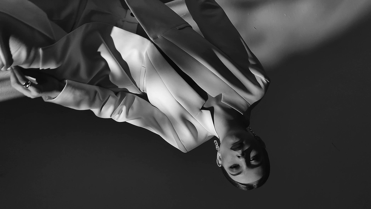 挑战一只手电筒🔦拍出时尚大片质感