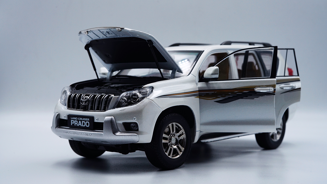 丰田普拉多VX 1:18