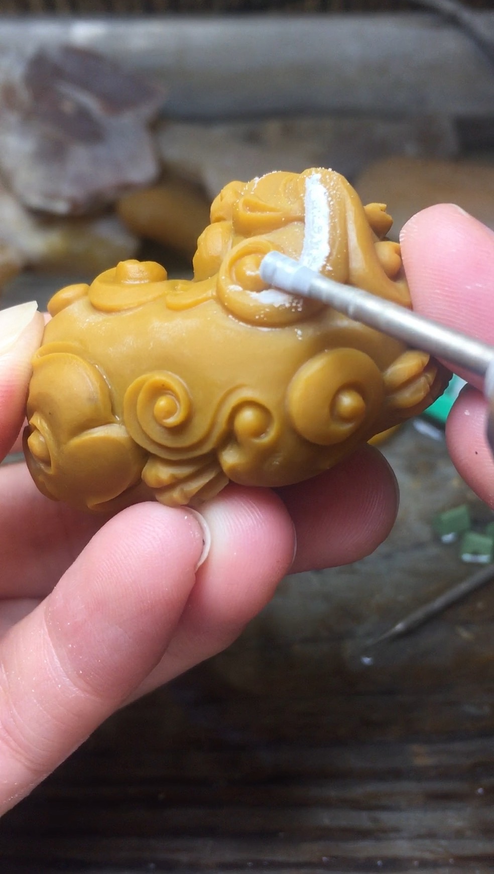 天然黄蜡石黄龙玉貔貅招财辟邪手把件